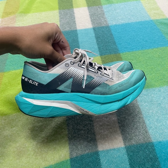 New Balance Elite v4 Running Shoes Womens Cyber Jade Lace Up WRCELCT4 - Picture 2 of 8